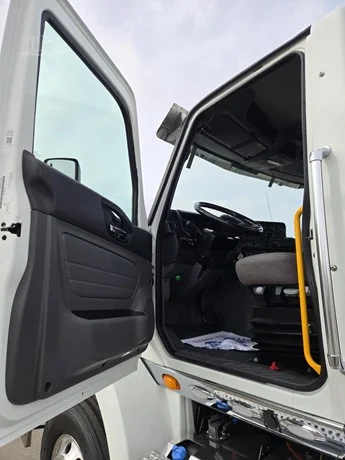 2025 International HX - image 16