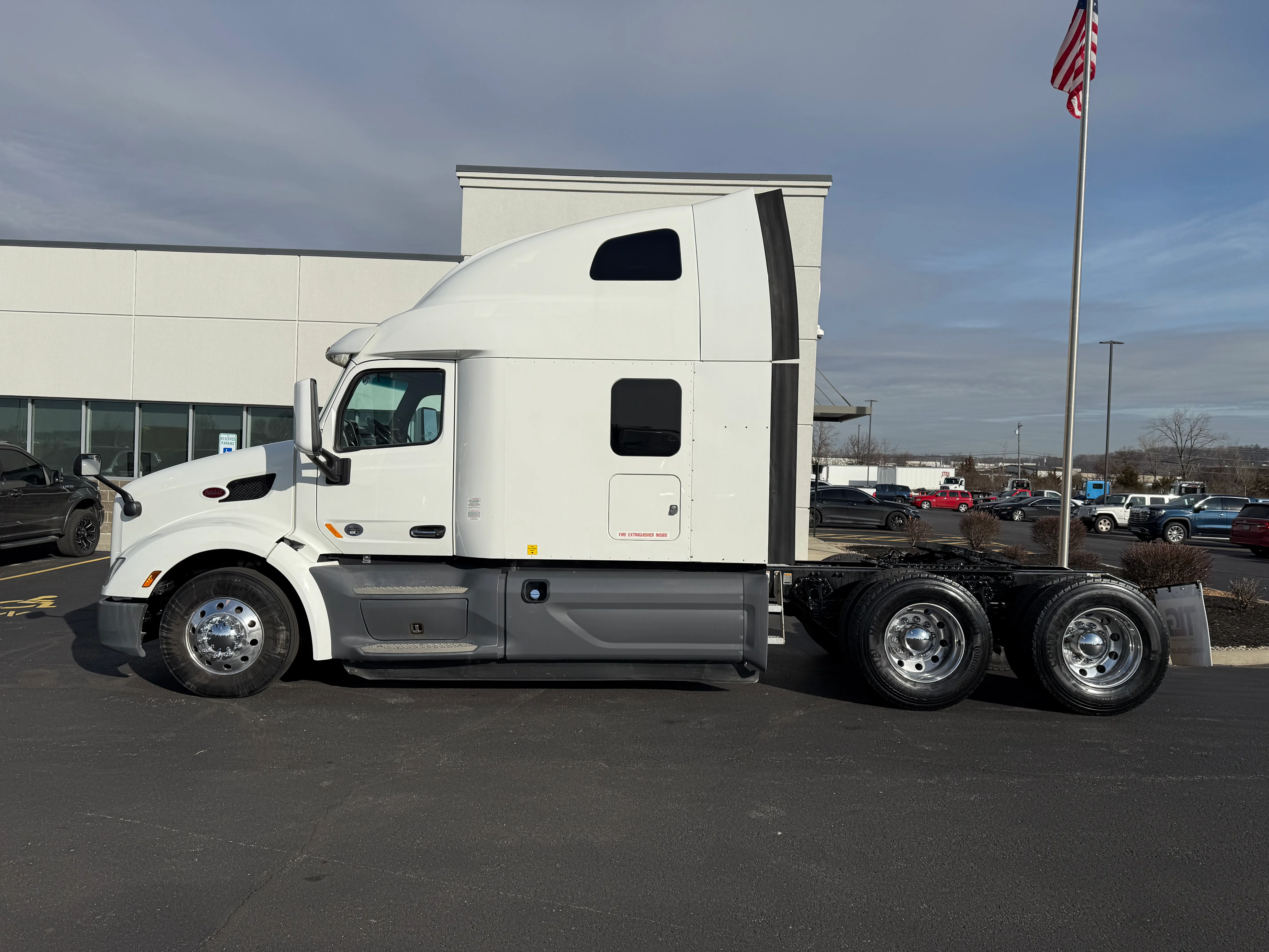 2021 Peterbilt 579 - image 2