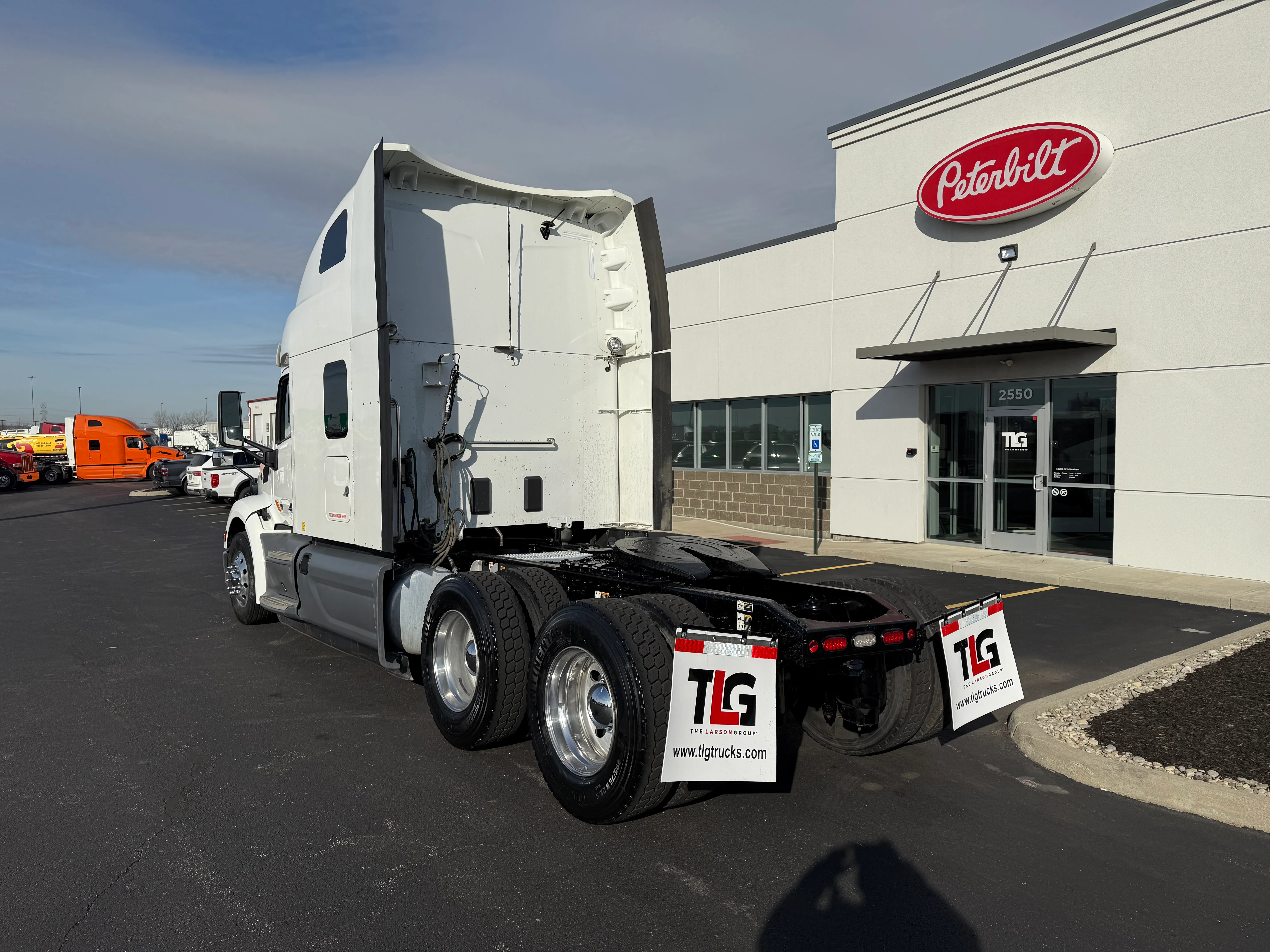 2021 Peterbilt 579 - image 3