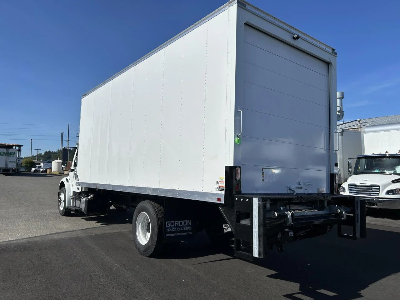 2025 Freightliner M2 106 in Coburg, OR — photo 2