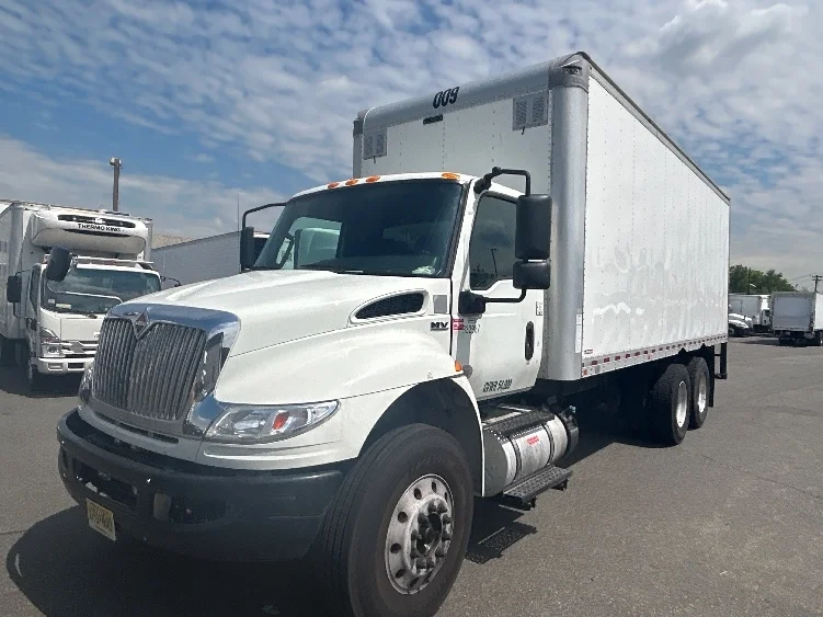 2020 International MV - image 3