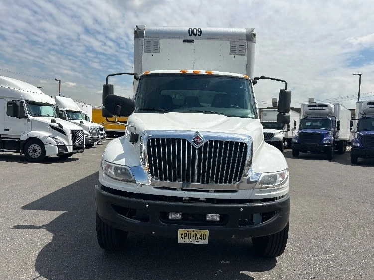 2020 International MV - image 2