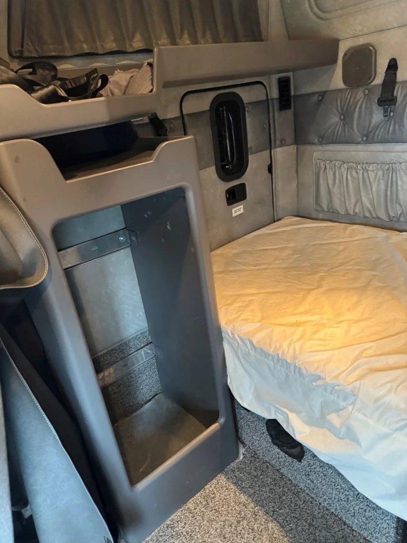 2017 MACK CXU613 - USED TRUCKS SLEEPER - image 19