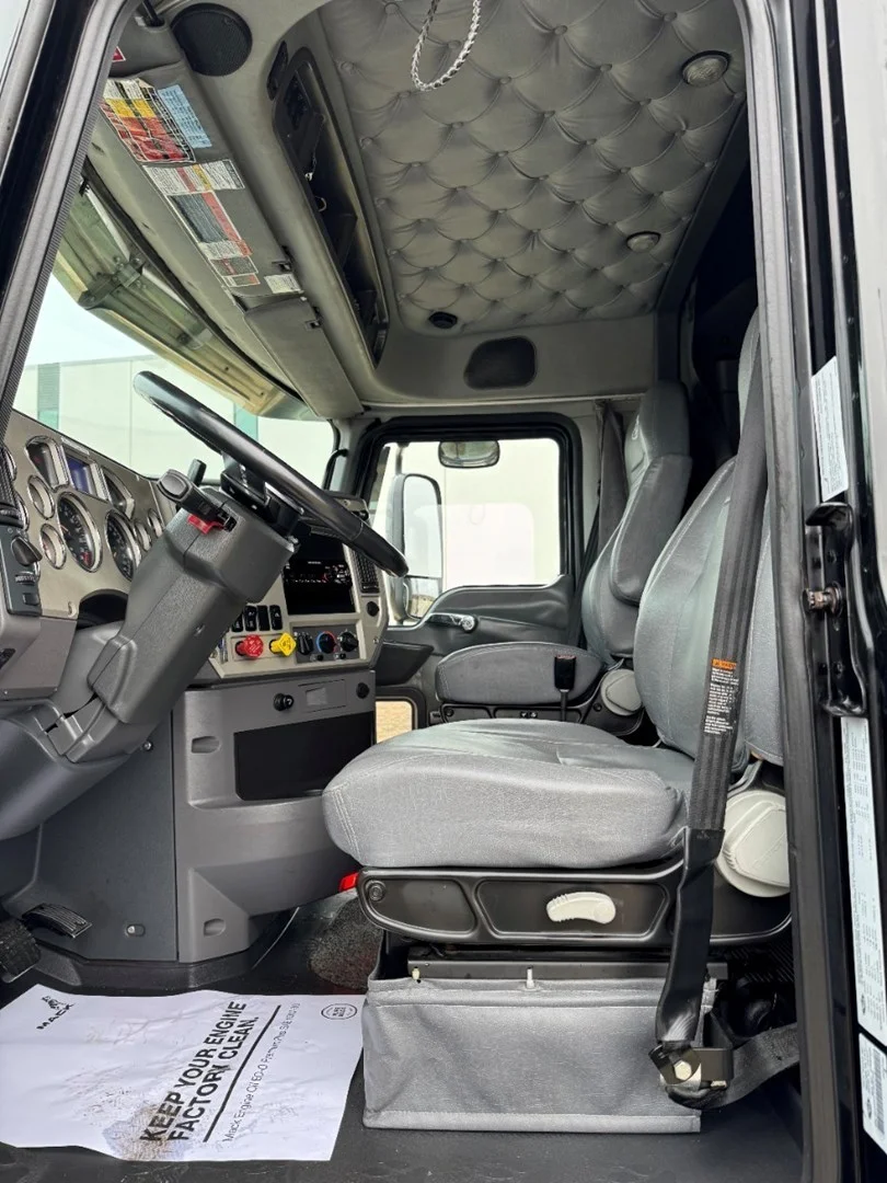 2017 MACK CXU613 - USED TRUCKS SLEEPER - image 12