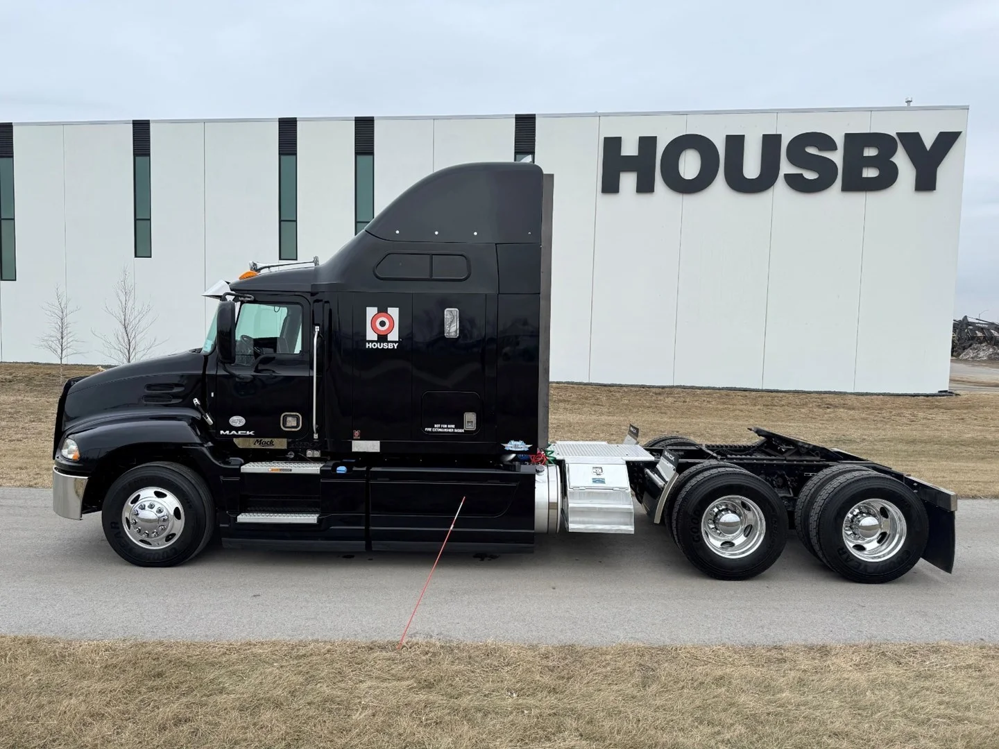 2017 MACK CXU613 - USED TRUCKS SLEEPER - image 3