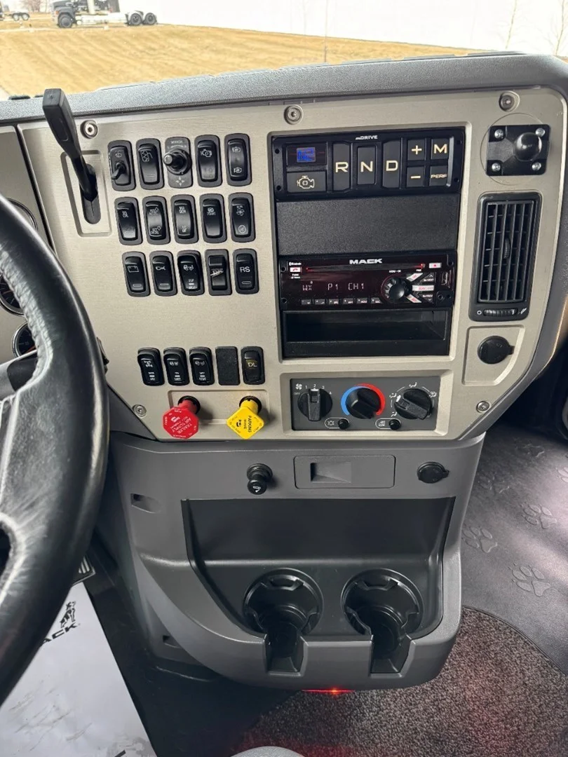 2017 MACK CXU613 - USED TRUCKS SLEEPER - image 16