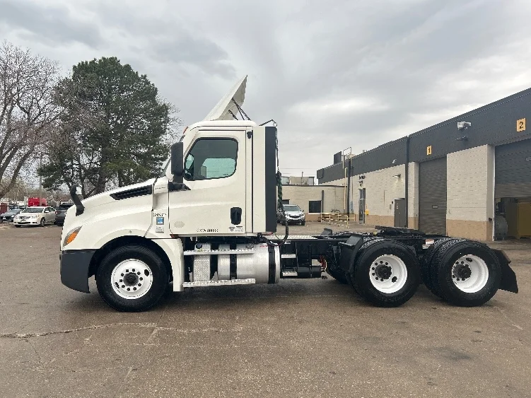 2021 Freightliner Cascadia in Des Moines, IA — photo 4