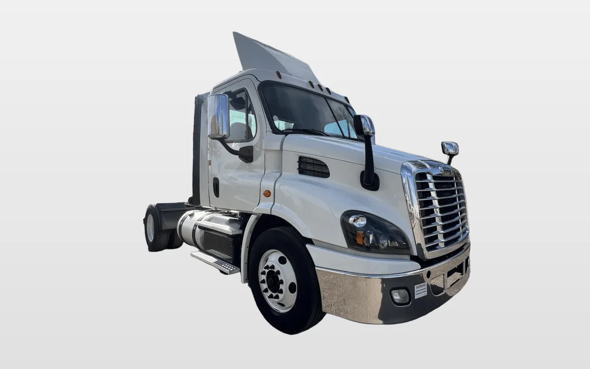 2017 Freightliner Cascadia - image 1