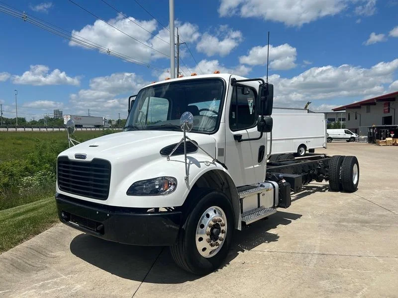 2022 Freightliner 122SD in Barkeyville, PA — photo 2