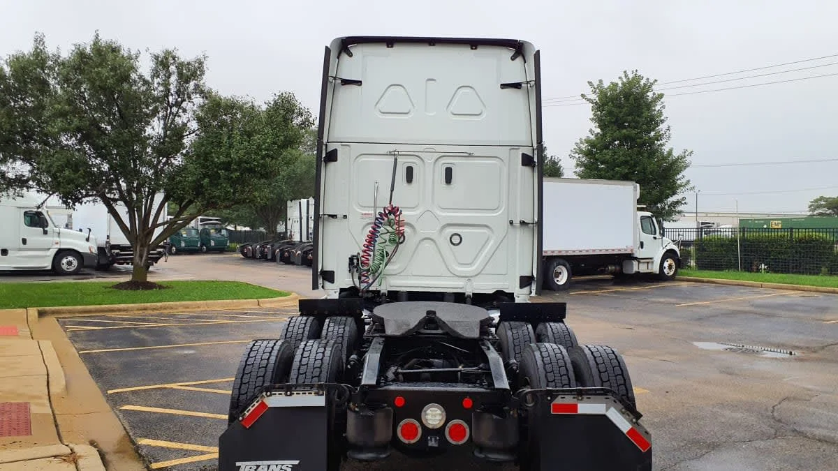 2023 Freightliner Cascadia in Bolingbrook, IL — photo 5