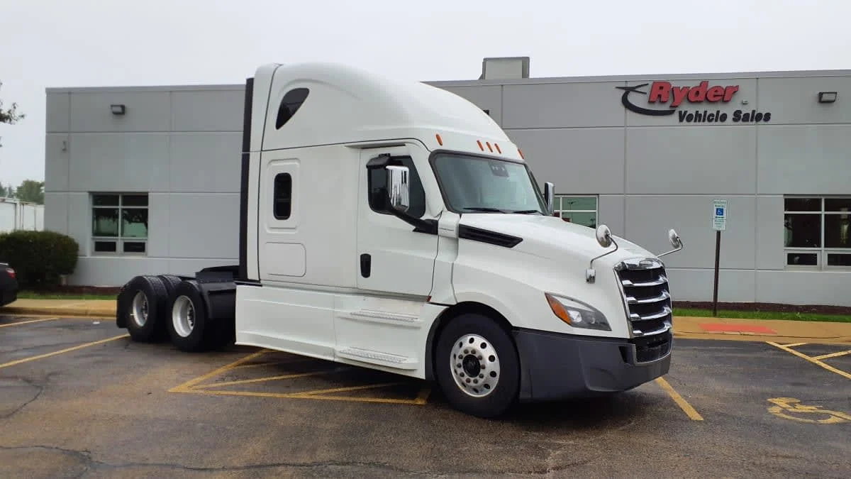 2023 Freightliner Cascadia in Bolingbrook, IL — photo 3