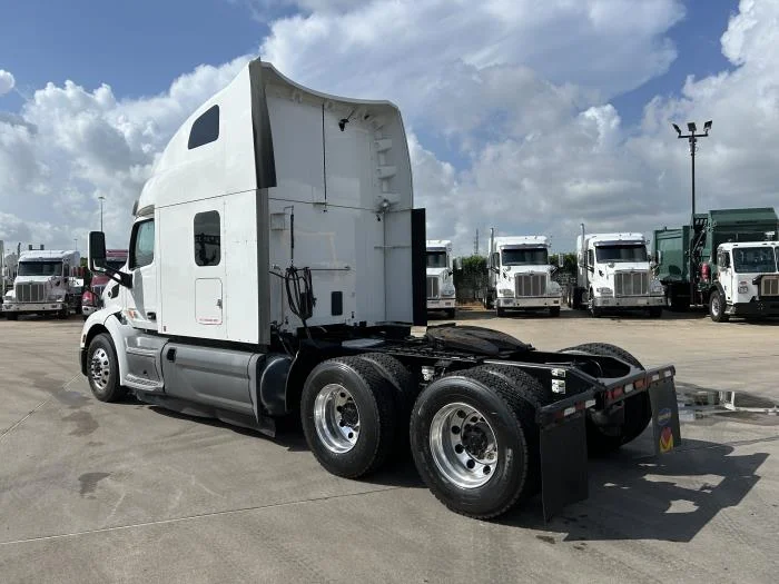 2021 Peterbilt 579 - image 4
