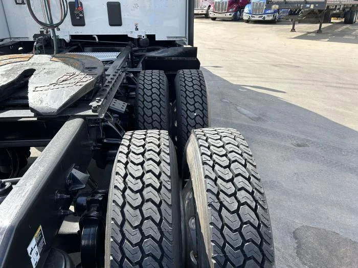 2021 Peterbilt 579 - image 13