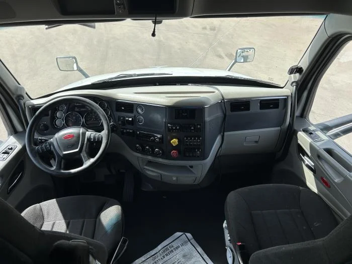 2021 Peterbilt 579 - image 36