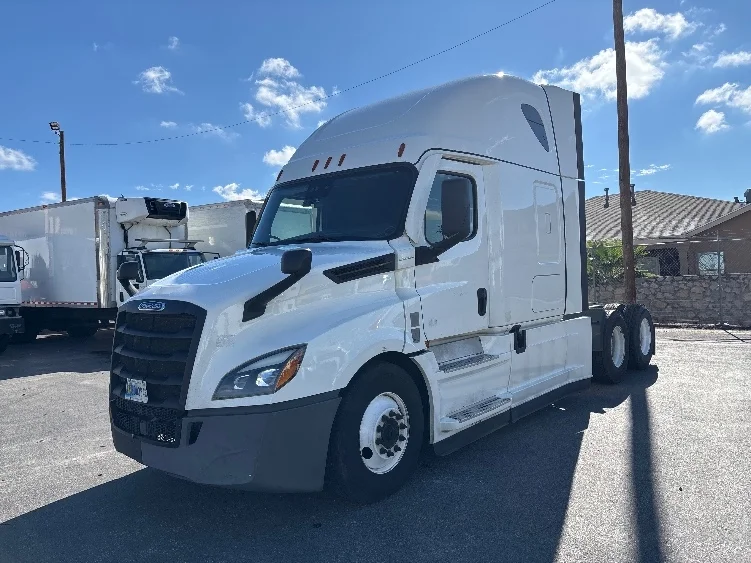 2021 Freightliner Cascadia - image 3