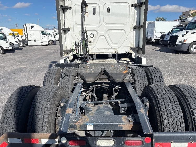 2021 Freightliner Cascadia - image 6