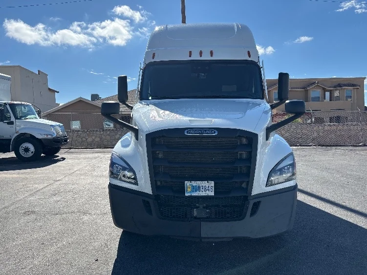 2021 Freightliner Cascadia - image 2