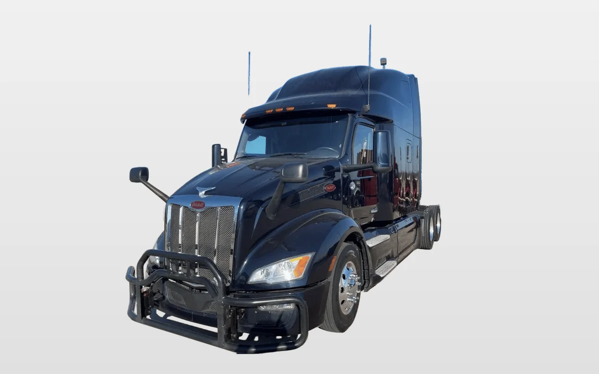 2023 PETERBILT 579 - image 1