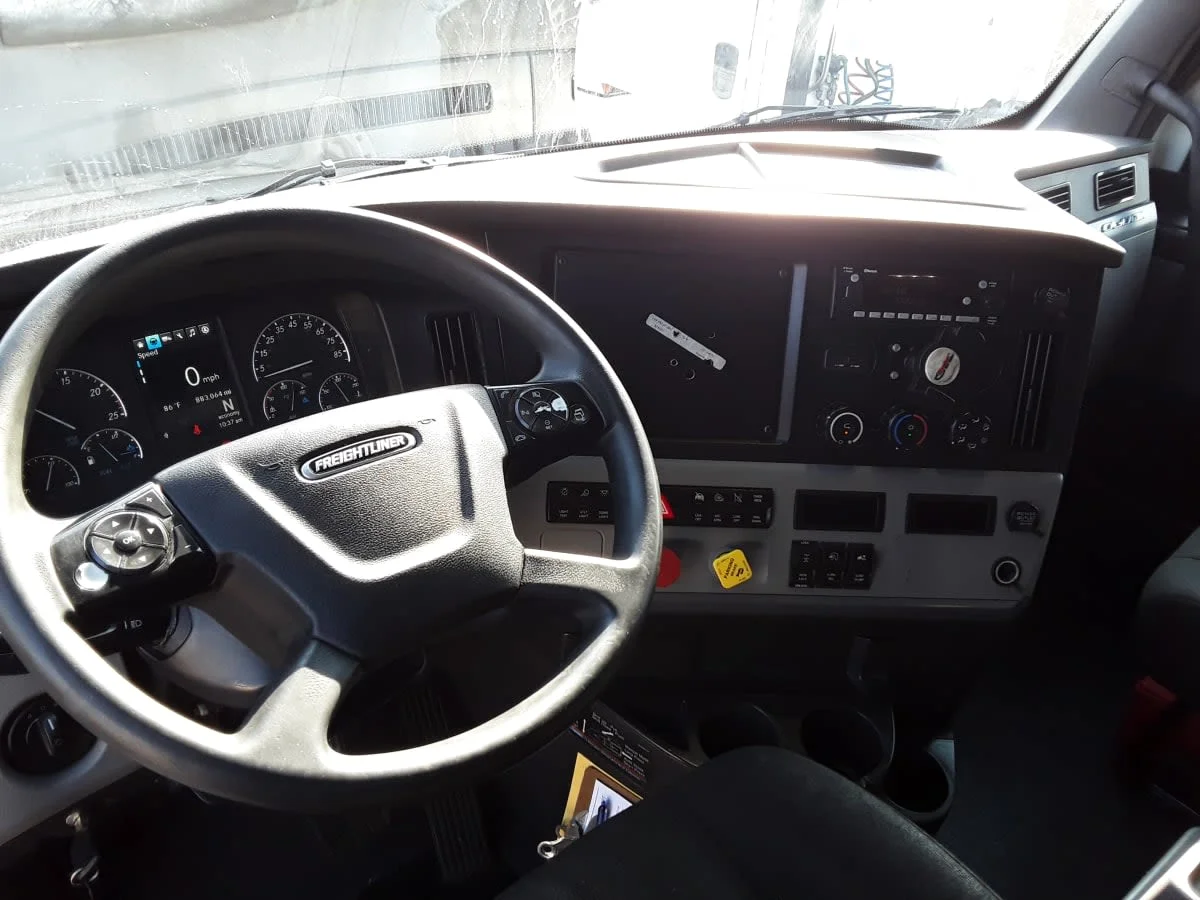 2022 Freightliner Cascadia - image 7