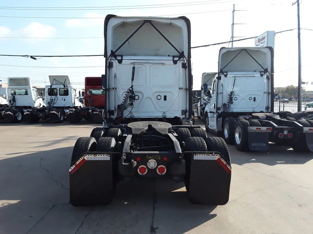 2022 Freightliner Cascadia - image 5