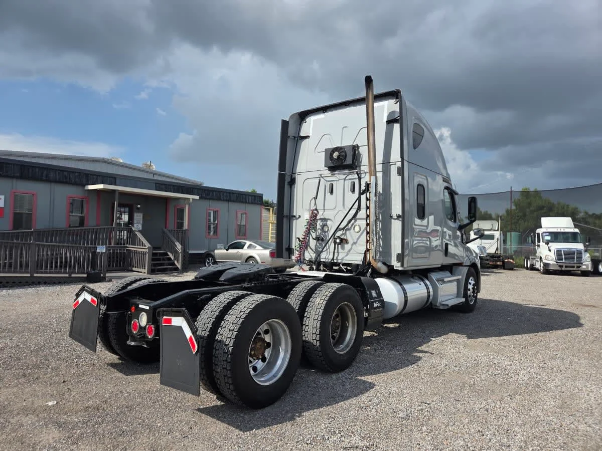 2021 Freightliner Cascadia in St. Rose, LA — photo 4