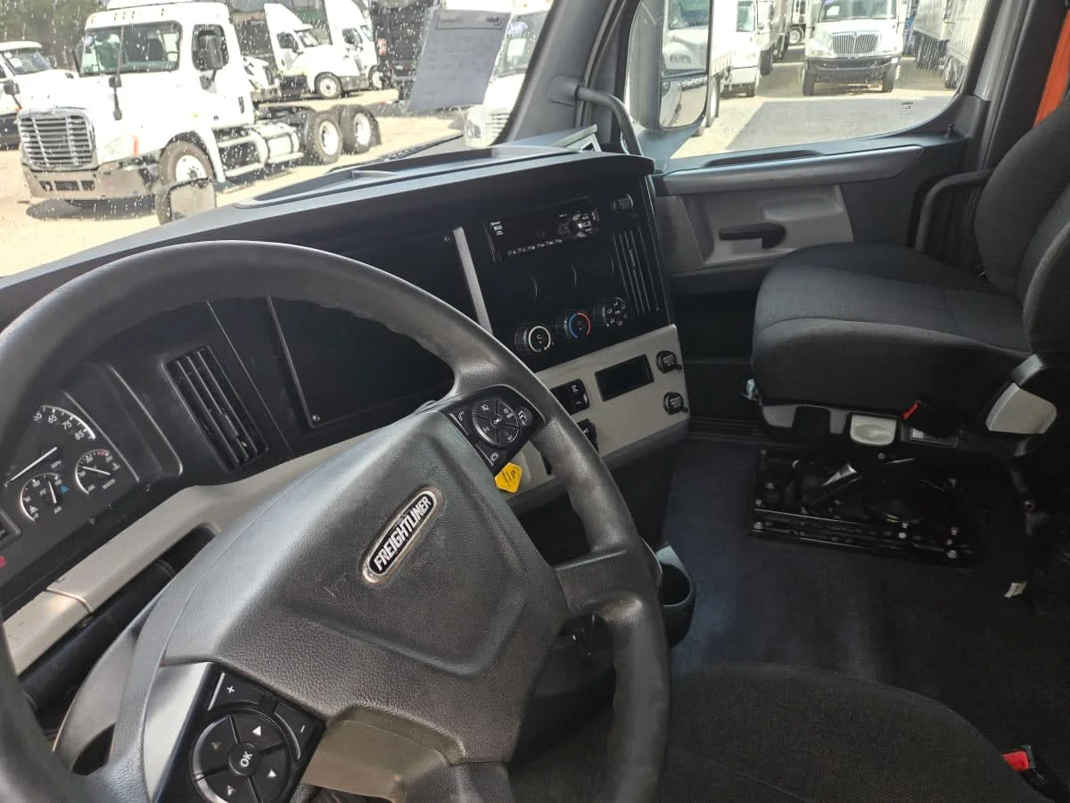 2021 Freightliner Cascadia in St. Rose, LA — photo 7