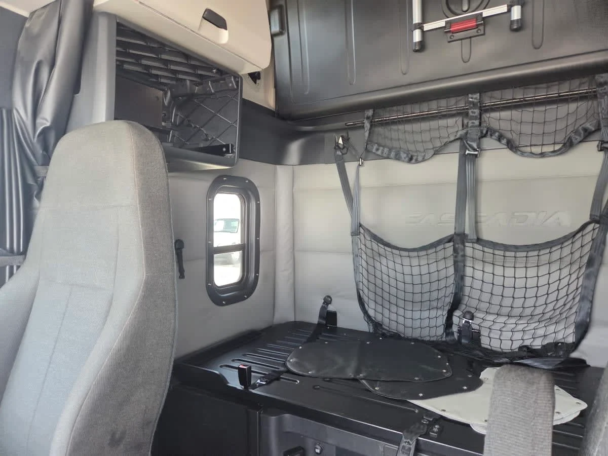 2021 Freightliner Cascadia in St. Rose, LA — photo 8