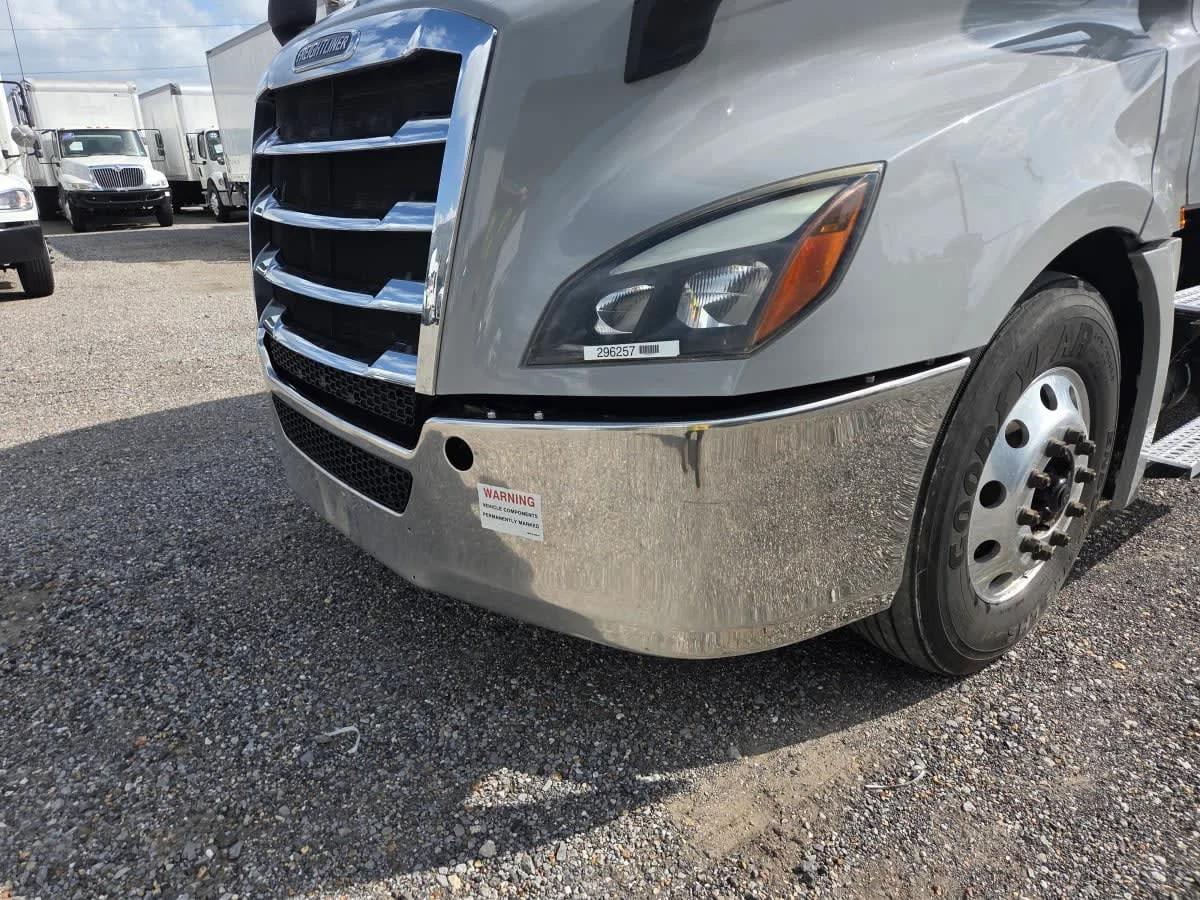 2021 Freightliner Cascadia in St. Rose, LA — photo 12