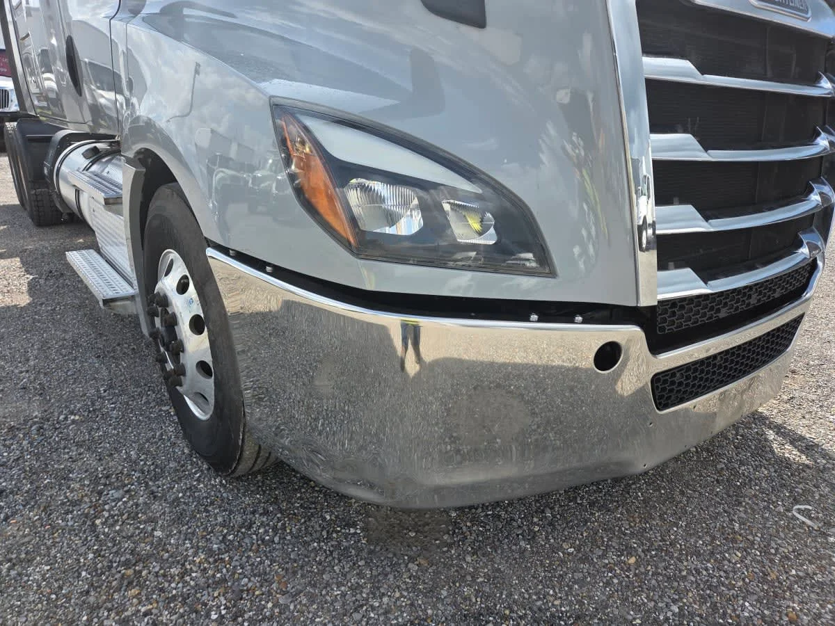 2021 Freightliner Cascadia in St. Rose, LA — photo 11
