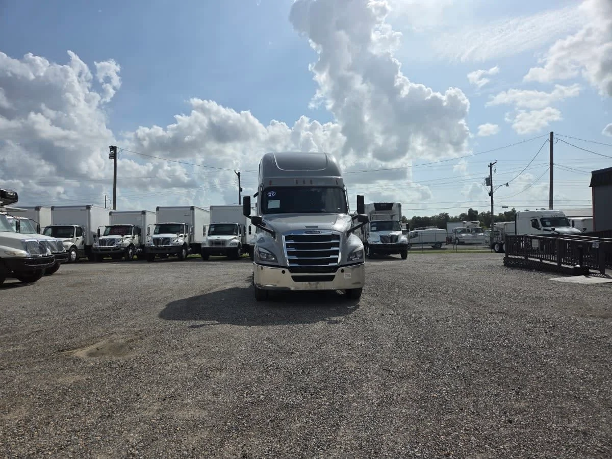 2021 Freightliner Cascadia in St. Rose, LA — photo 2