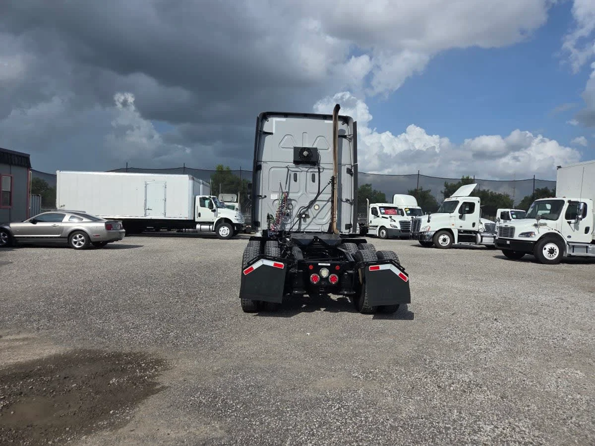 2021 Freightliner Cascadia in St. Rose, LA — photo 5