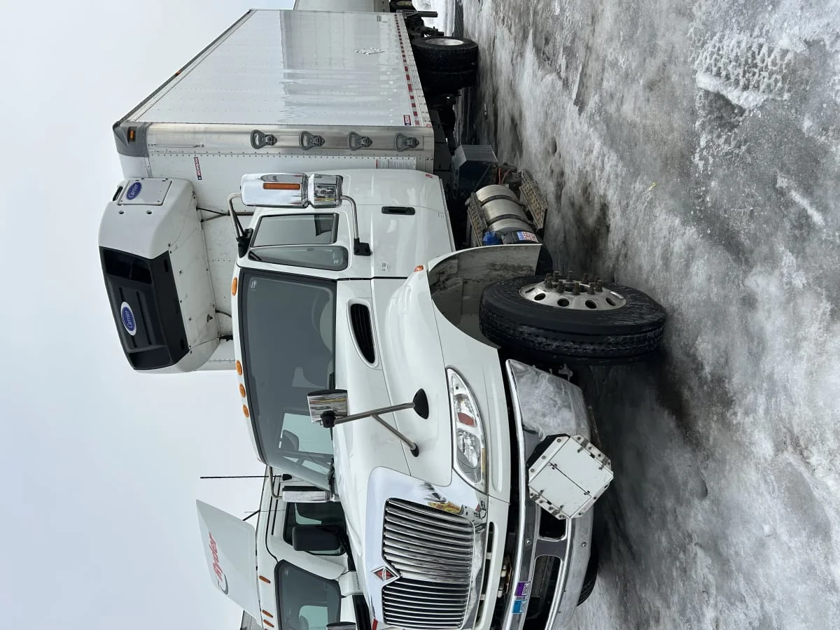 2017 International 4300 - image 8