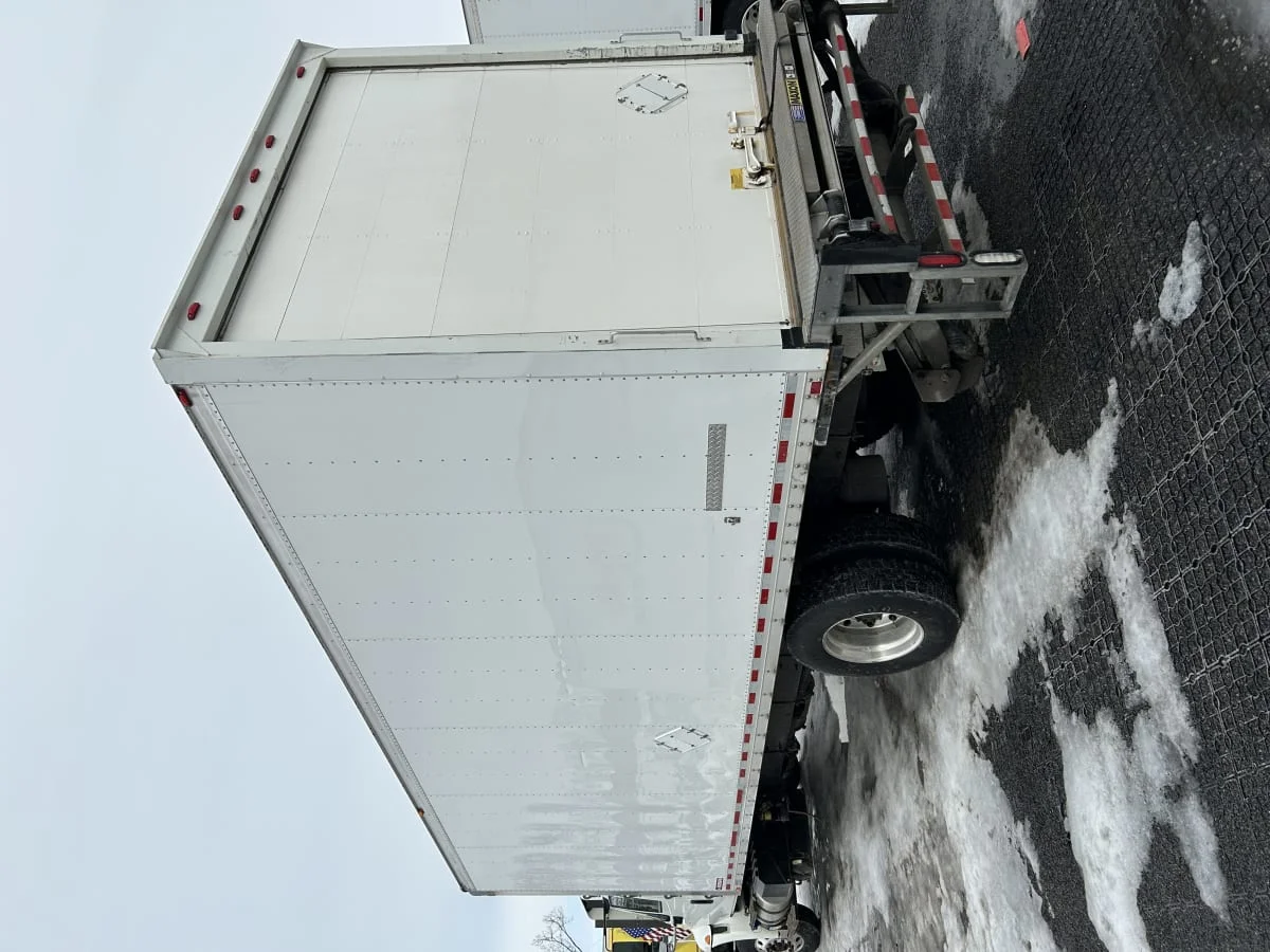 2017 International 4300 - image 4