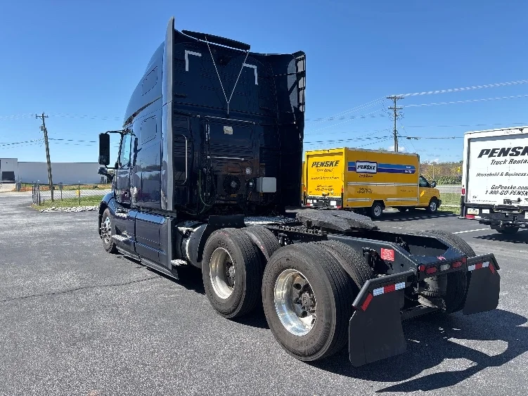 2020 Volvo VNL 760 - image 5