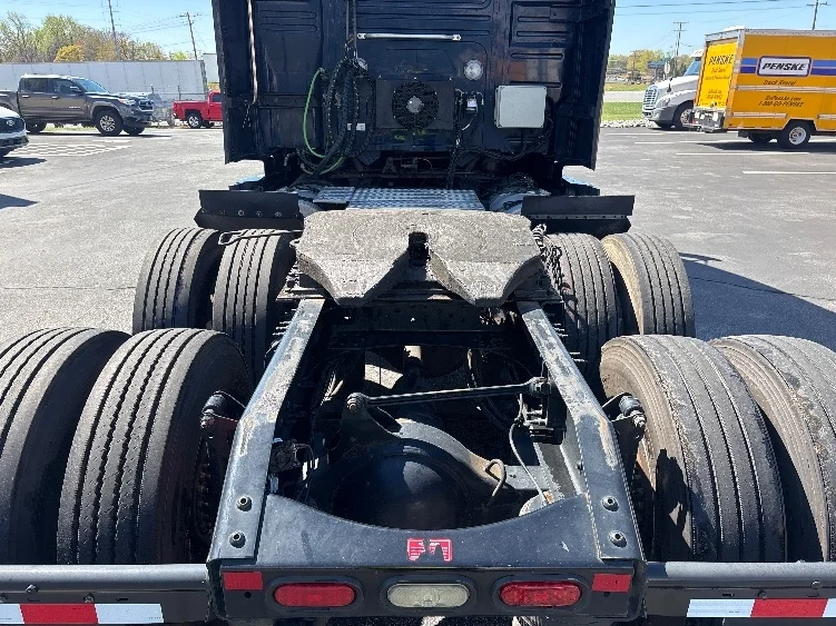 2020 Volvo VNL 760 - image 6