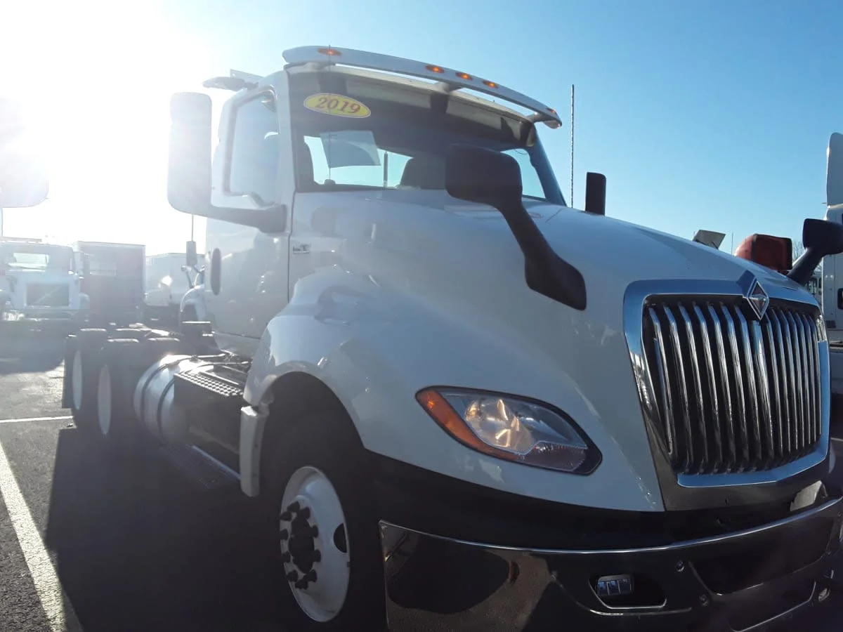 2019 International LT in Bolingbrook, IL — photo 3