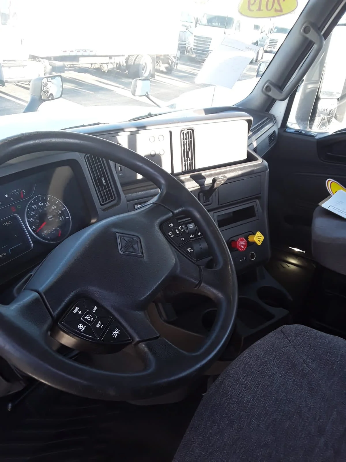 2019 International LT in Bolingbrook, IL — photo 7