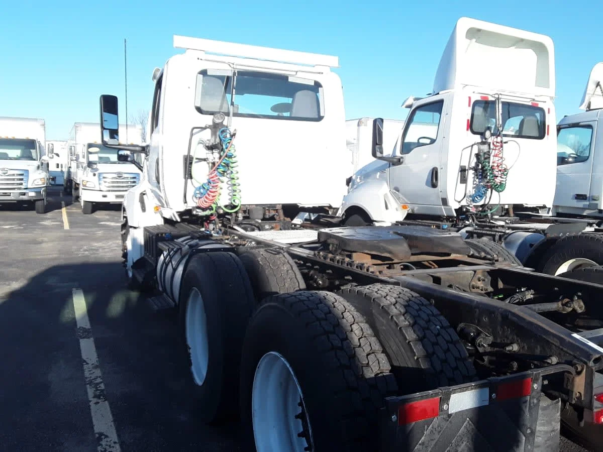 2019 International LT in Bolingbrook, IL — photo 6