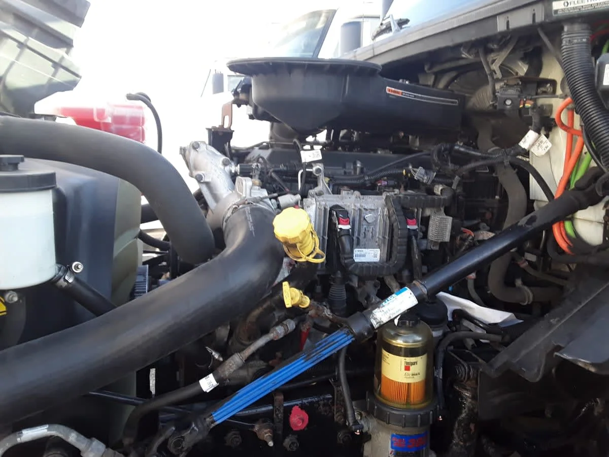 2019 International LT in Bolingbrook, IL — photo 8