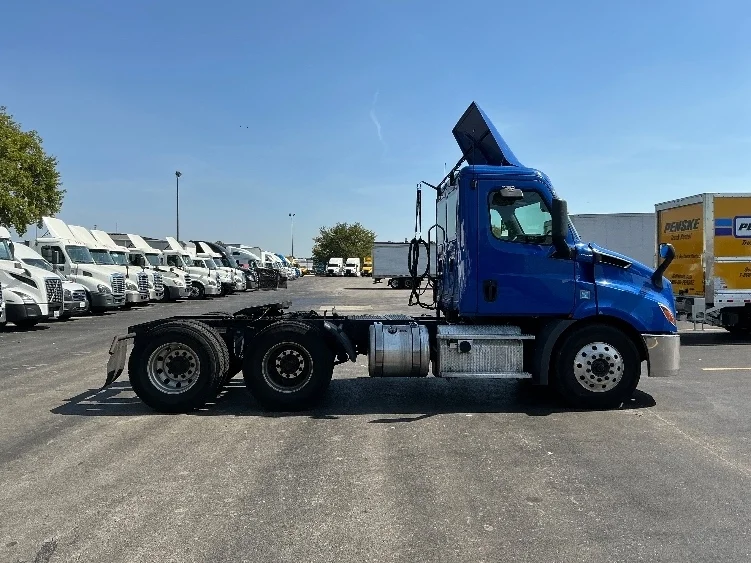 2019 Freightliner Cascadia in La Porte, IN — photo 8