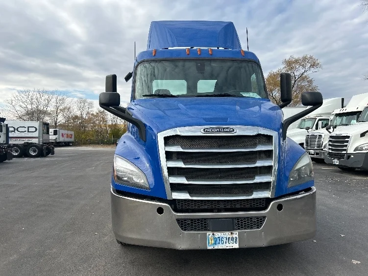 2019 Freightliner Cascadia in La Porte, IN — photo 2