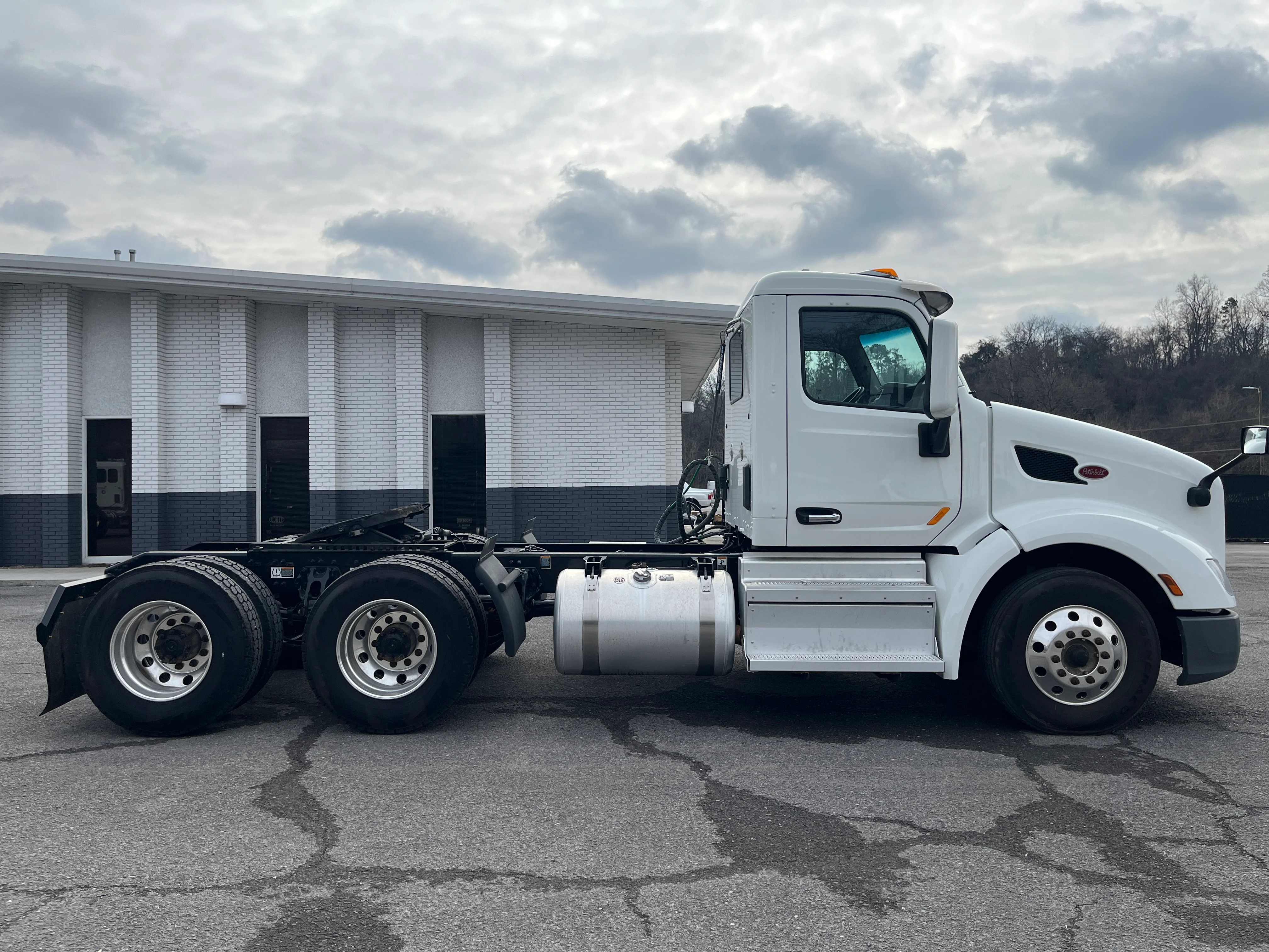 2021 Peterbilt 579 in Knoxville, TN — photo 7