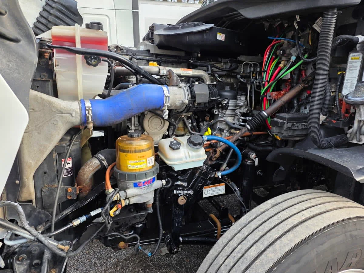 2020 Freightliner Cascadia - image 9