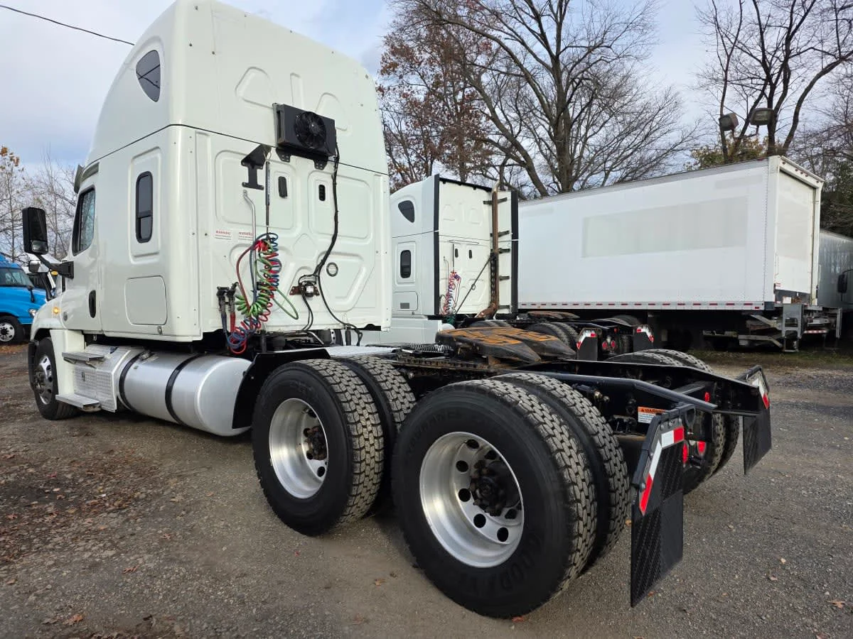 2020 Freightliner Cascadia - image 6