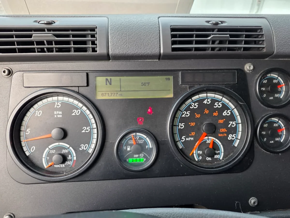 2020 Freightliner Cascadia - image 14