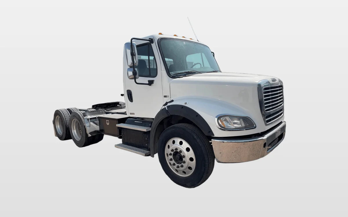 2012 Freightliner M2 106 - image 1