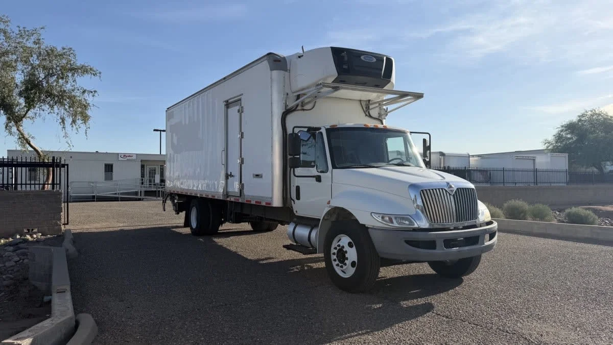 2019 International 4300 in Phoenix, AZ — photo 3