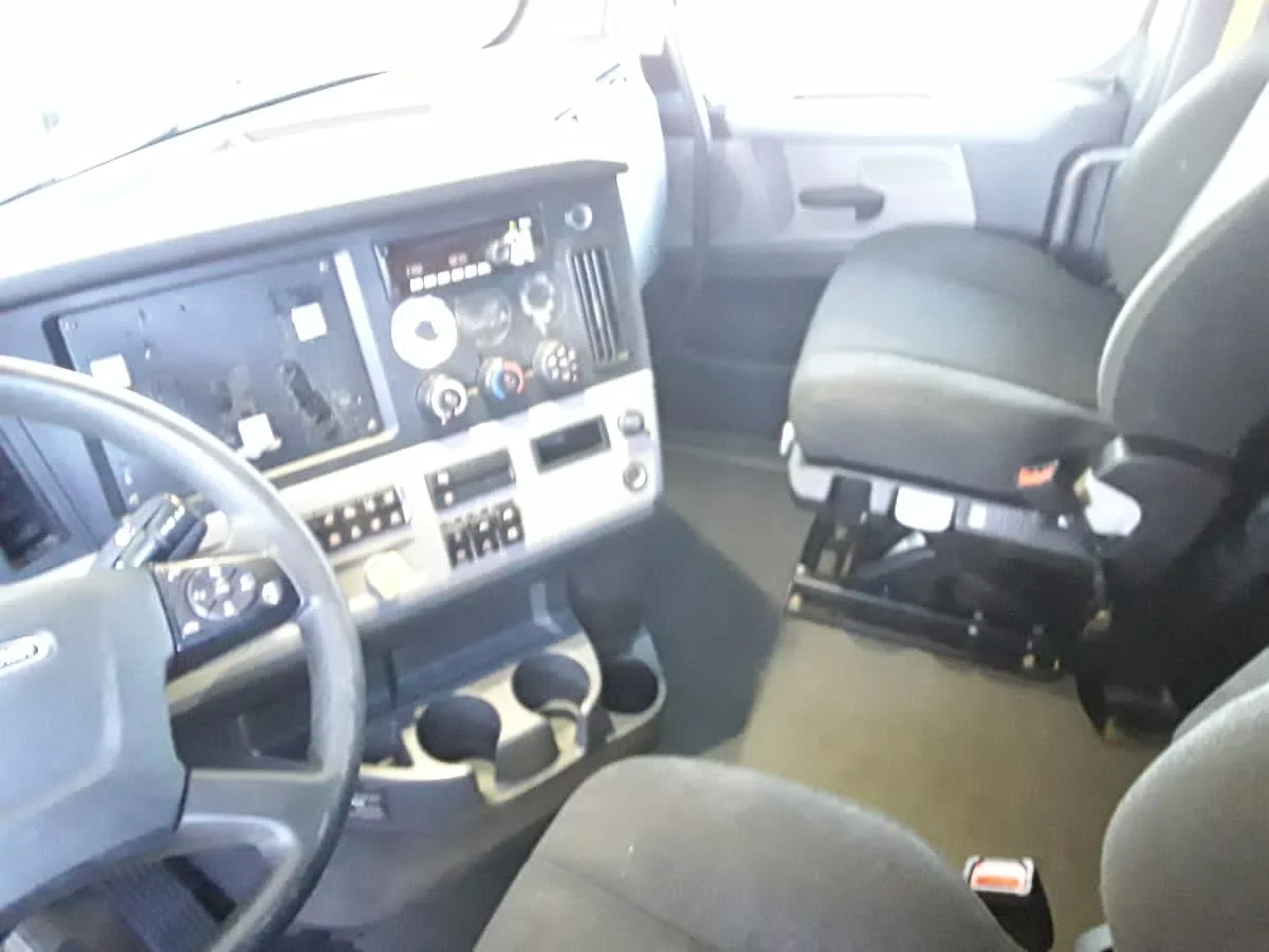 2021 Freightliner Cascadia in Hilliard, OH — photo 7