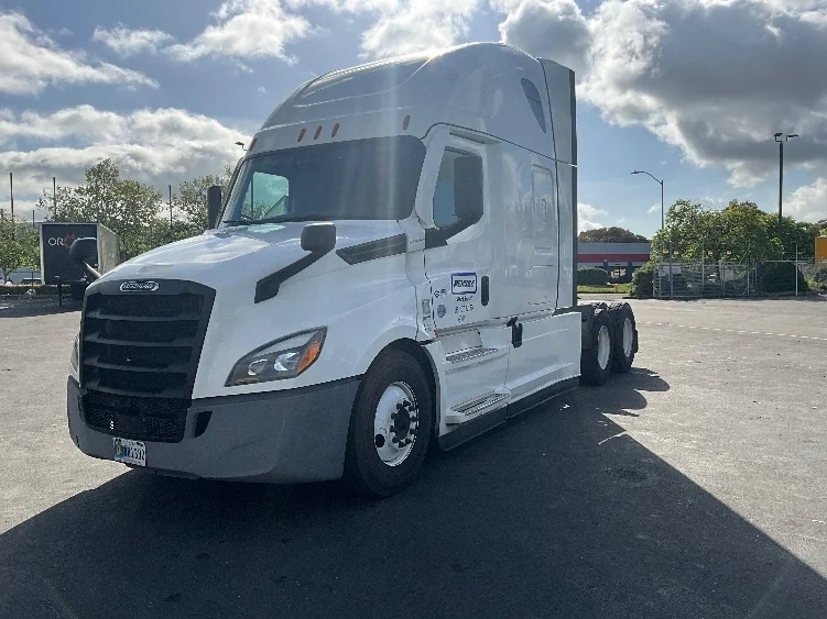 2021 Freightliner Cascadia - image 3
