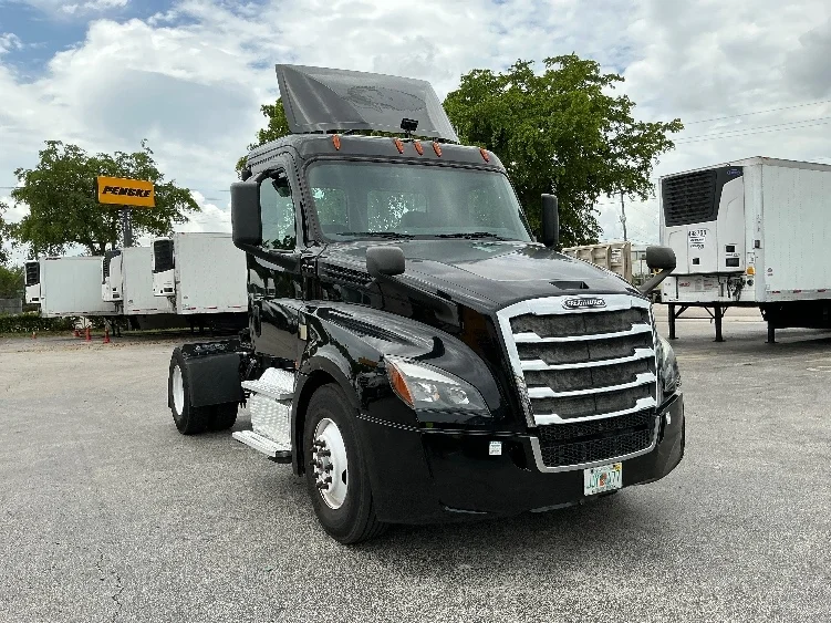2019 Freightliner Cascadia in Medley, FL